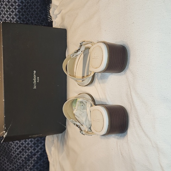 Women's Liz Claiborne Flex - Picture 3 of 8